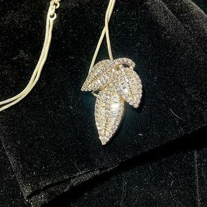 Gorgeous Bezel CZ Bella Diamond LOOK Pendant Necklace *not diamond*  EUC